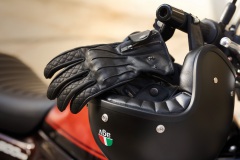 102405-rst-matlock-leahter-glove-black-lifestyle-01